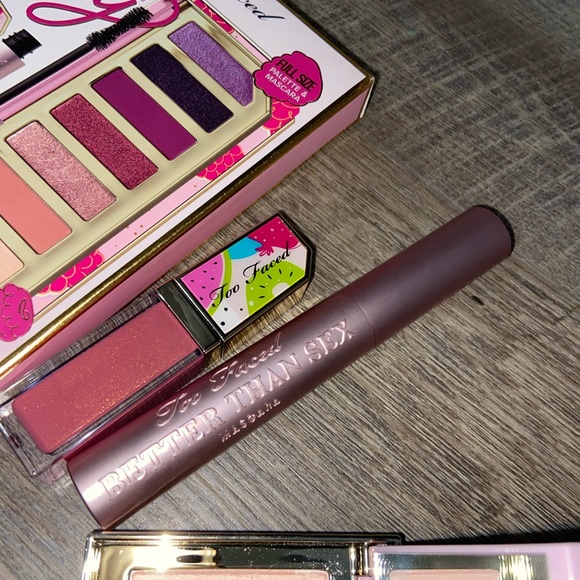 New! Too Faced set - Picture 8 of 9